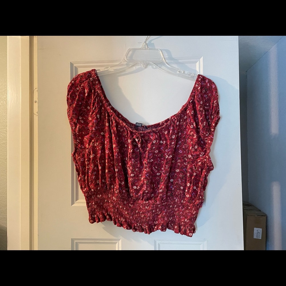 American Eagle top XL. Maroon.